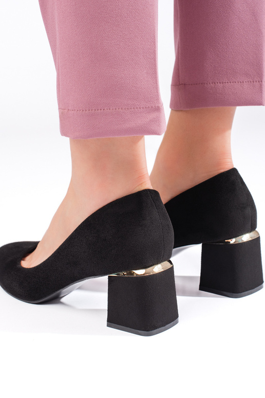 melnas krāsas  puszābaki