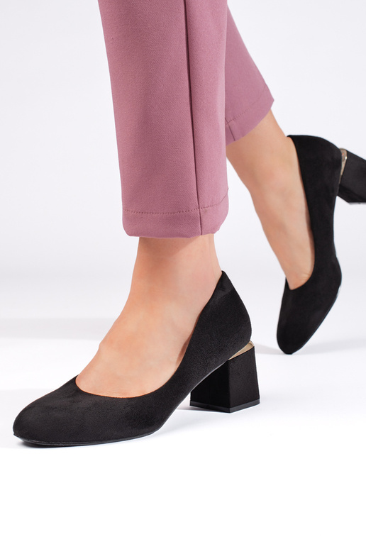 melnas krāsas  puszābaki