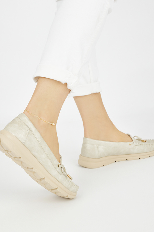 Zelta krāsas ērti mokasīni no eko ādas Zelta krāsas ērti mokasīni no eko ādas