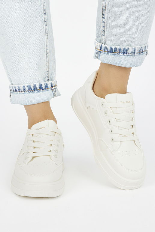 smilšu krāsas Apavi kedu modelī