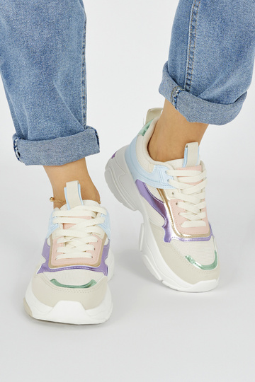 Dažādu krāsu sieviešu... 2