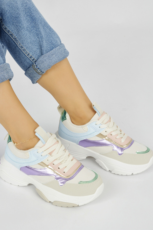 Dažādu krāsu sieviešu sieviešu apavi...