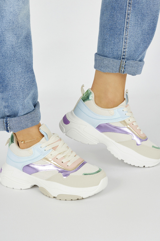 Dažādu krāsu sieviešu sieviešu apavi...