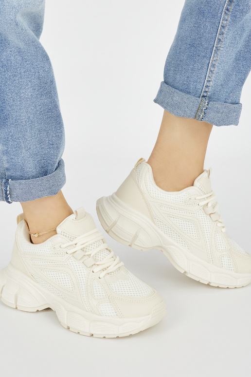 Sneakers modeļa apavi smilšu krāsas...