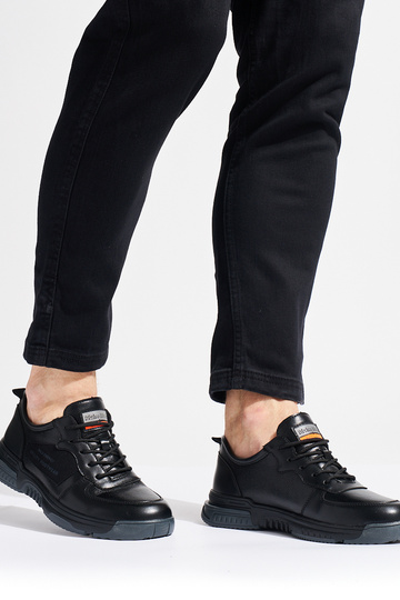 melnas krāsas sporta apavi... 2