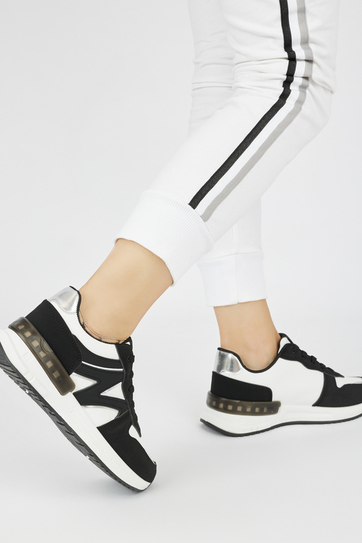 melnas krāsas ērti Apavi kedu modelī