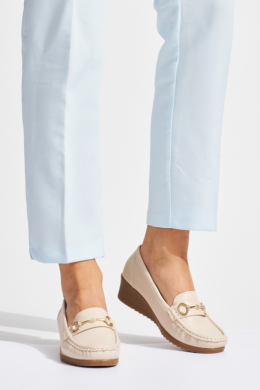 smilšu krāsas sieviešu mokasīni uz...