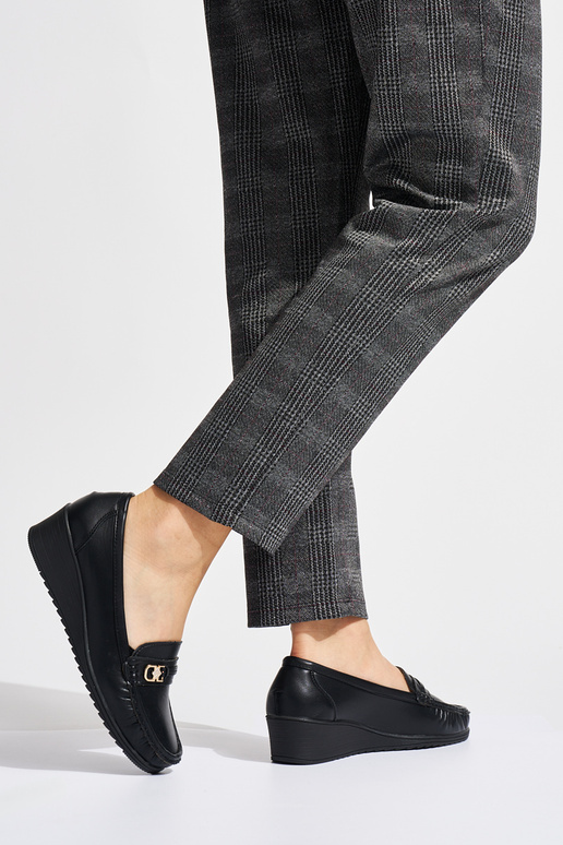 melnas krāsas sieviešu mokasīni ar...