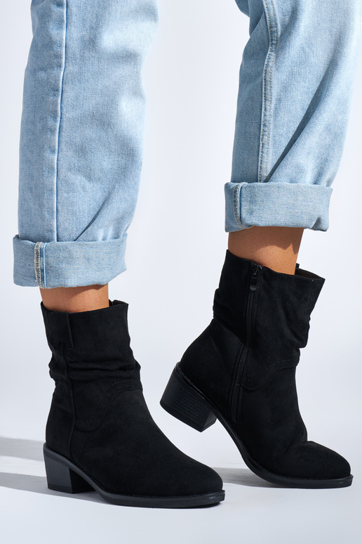 melnas krāsas sieviešu zābaki