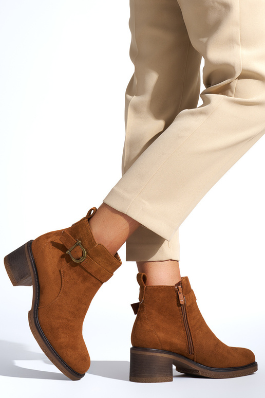 brūnas krāsas sieviešu zābaki