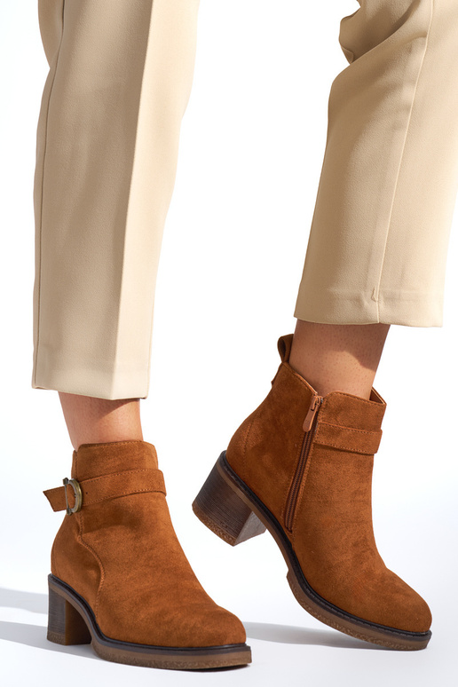 brūnas krāsas sieviešu zābaki