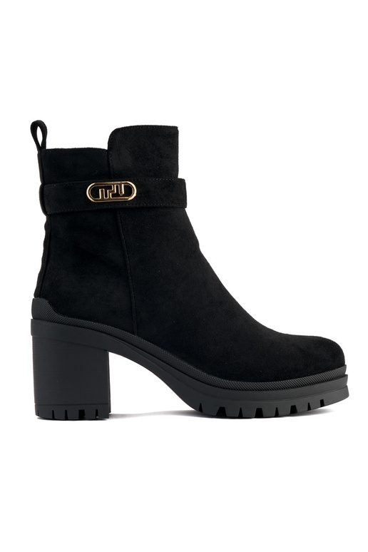 melnas krāsas sieviešu zābaki uz papēža