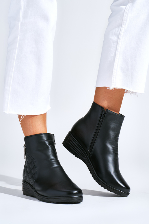 Ērti Melnas krāsas zābaki uz ķīļa