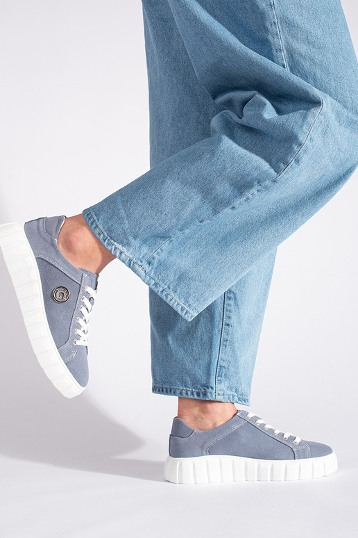 gaiši zilas krāsas kurpes ar...