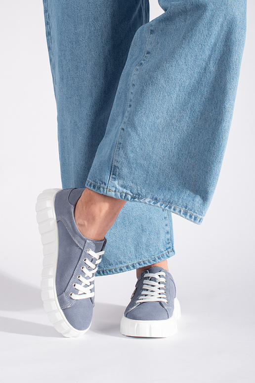 gaiši zilas krāsas kurpes ar...