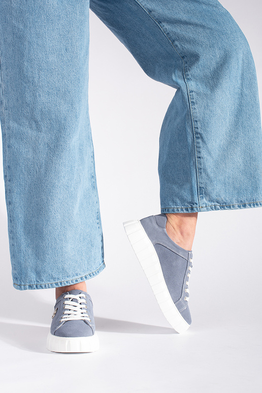 gaiši zilas krāsas kurpes ar...