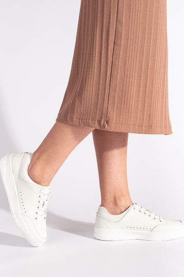 baltas krāsas āda kurpes ar... 2