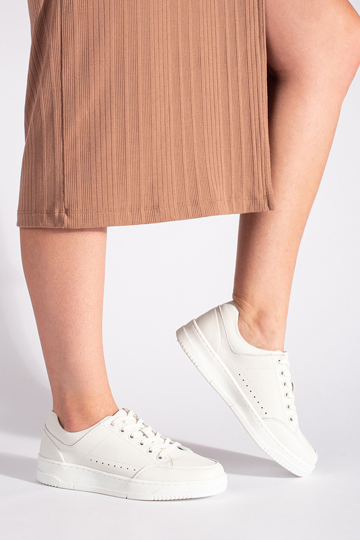 baltas krāsas āda kurpes ar augstu...