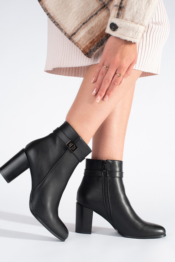 melnas krāsas zābaki... 2