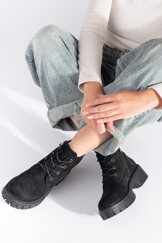 melnas krāsas sasiets zābaki zamšādas...