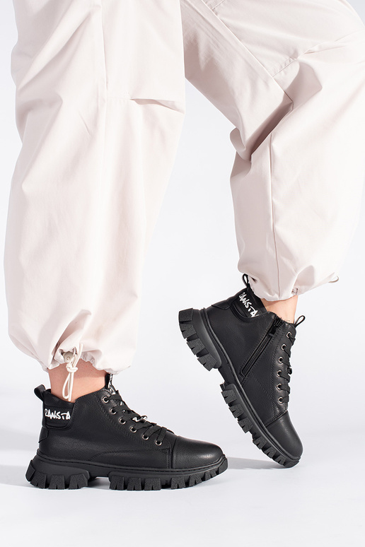 Sieviešu puszābaki Sergio Leone...