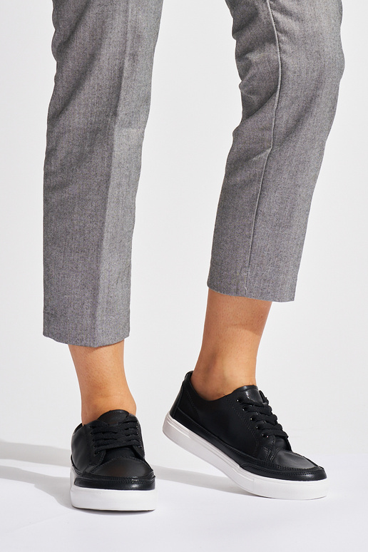 melnas krāsas āda Sieviešu zābaki... melnas krāsas āda Sieviešu zābaki...