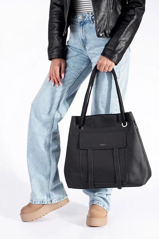 melnu rokassomu pircējs