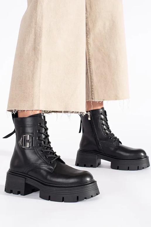 Āda Melnas krāsas zābaki uz biezas zoles