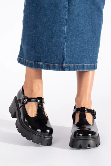 melnas krāsas lakots... 2