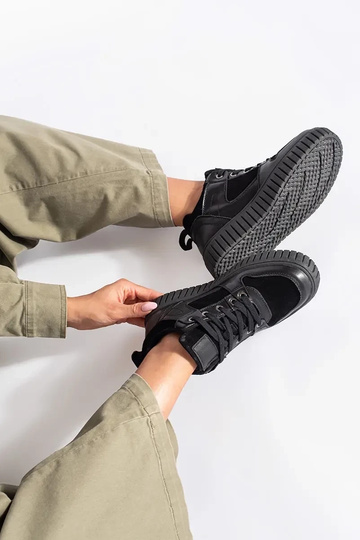 melnas krāsas augsts... 2