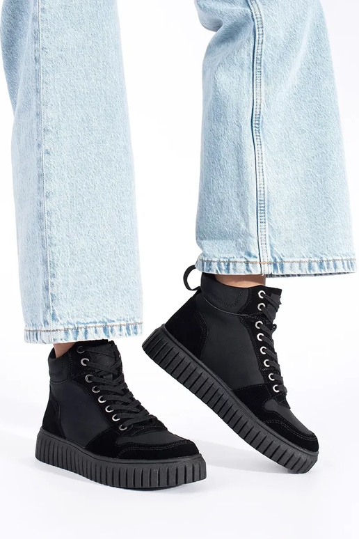 melnas krāsas zābaki izgatavots no...