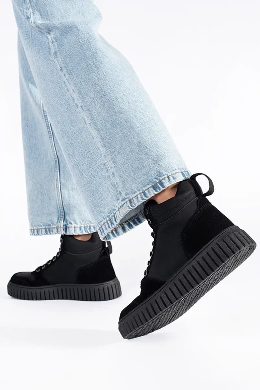 melnas krāsas zābaki izgatavots no...