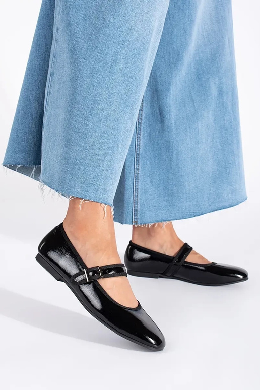 melnas krāsas lakots balerīnas