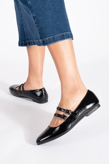 melnas krāsas lakots... 2