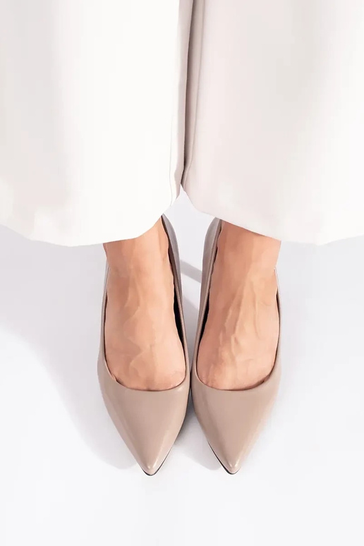 Klasiska modeļa elegants smilšu...