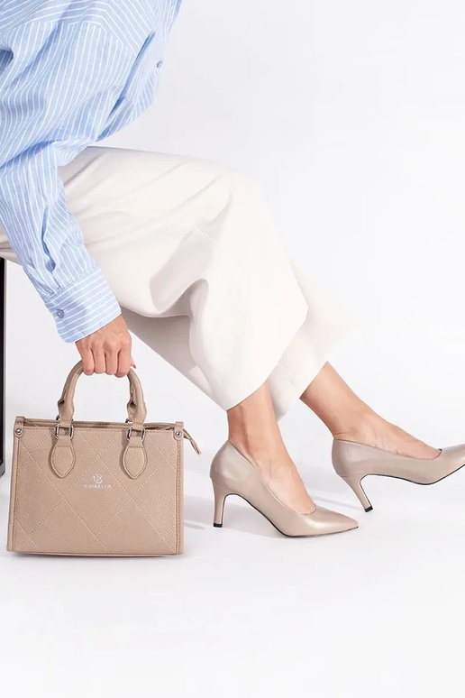 Klasiska modeļa elegants smilšu...