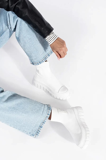 baltas krāsas augsts kurpes... 2