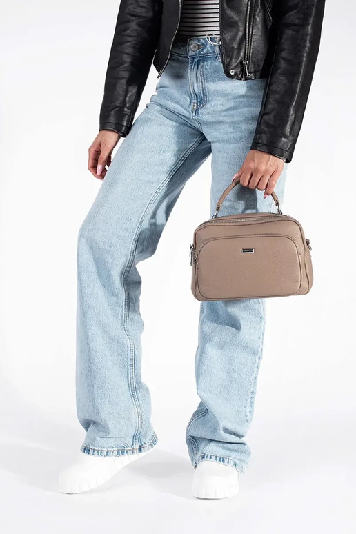 baltas krāsas augsts kurpes ar platformu