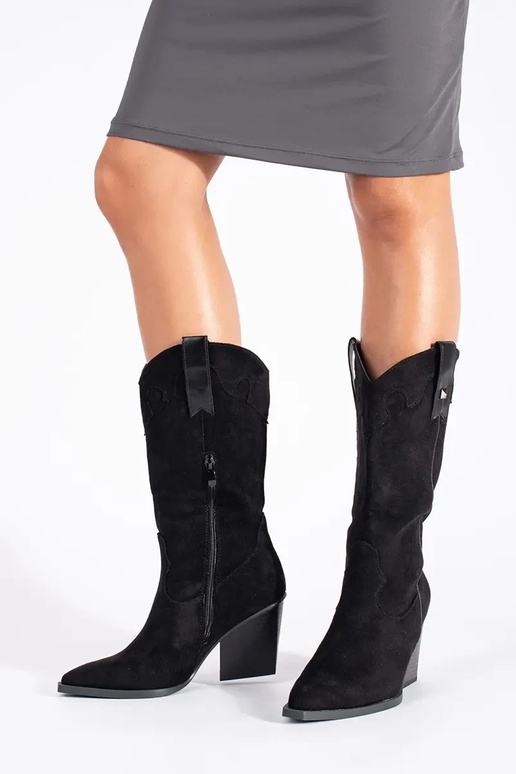 melnas krāsas zamšādas kovboju zābaki...