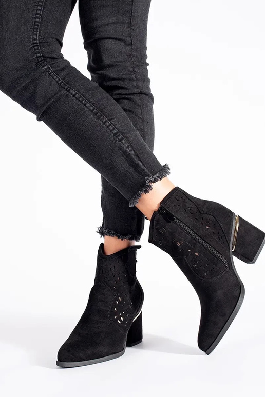 melnas krāsas ažūra kovboju zābaki...