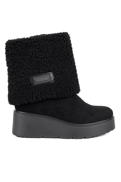 melnas krāsas izolēts sieviešu zābaki...