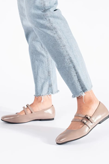 smilšu krāsas lakots... 2