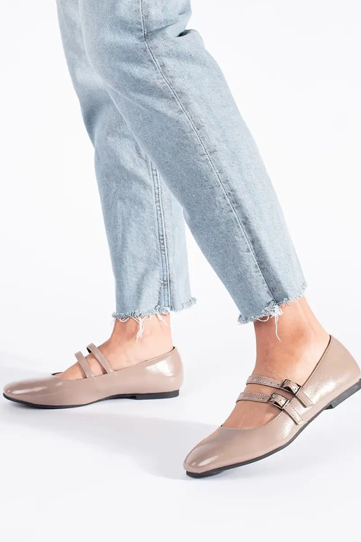 smilšu krāsas lakots balerīnas ar... smilšu krāsas lakots balerīnas ar...