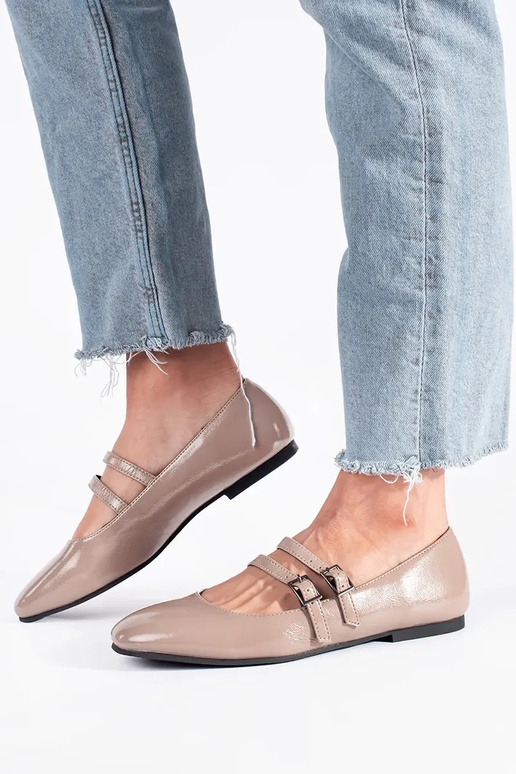 smilšu krāsas lakots balerīnas ar... smilšu krāsas lakots balerīnas ar...