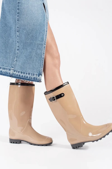 Bēšas krāsas lakotas... 2