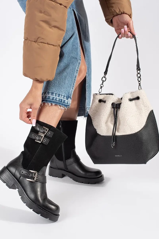 Melna eleganta rokassomiņa ar kažokādu