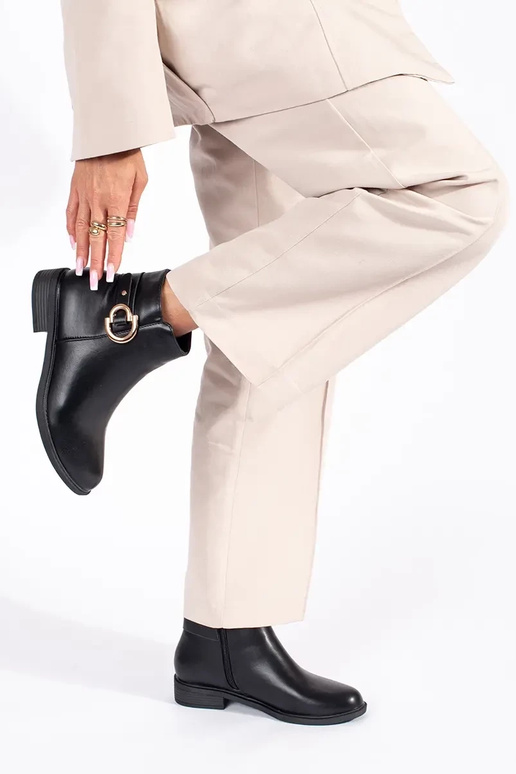 melnas klasiskas sieviešu kurpes