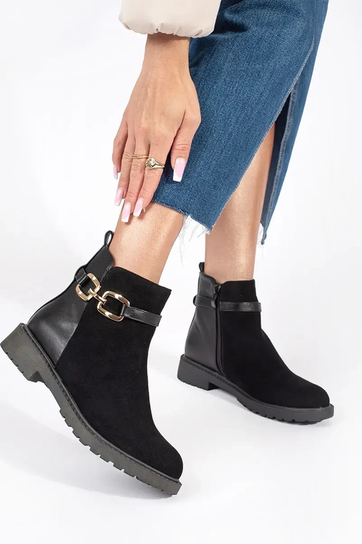 Sieviešu melni apavi ar dekoratīvu...