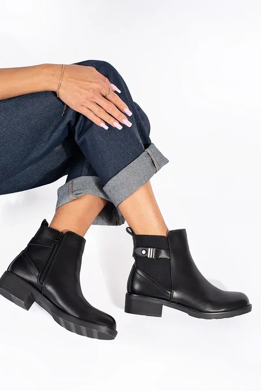 melnas Sieviešu kurpes uz zema papēža