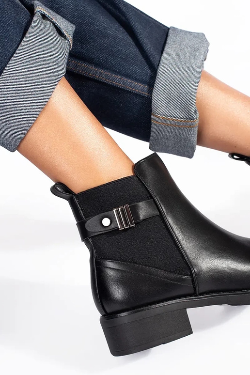 melnas Sieviešu kurpes uz zema papēža